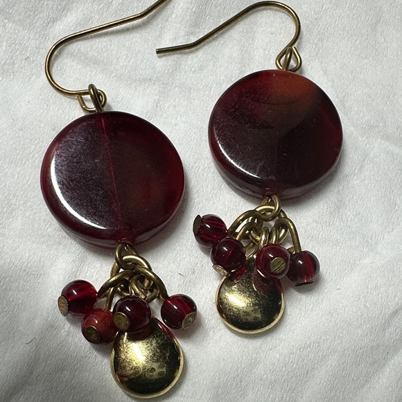 Jewelry - Vintage Red glass dangle Gold Dangle Earrings